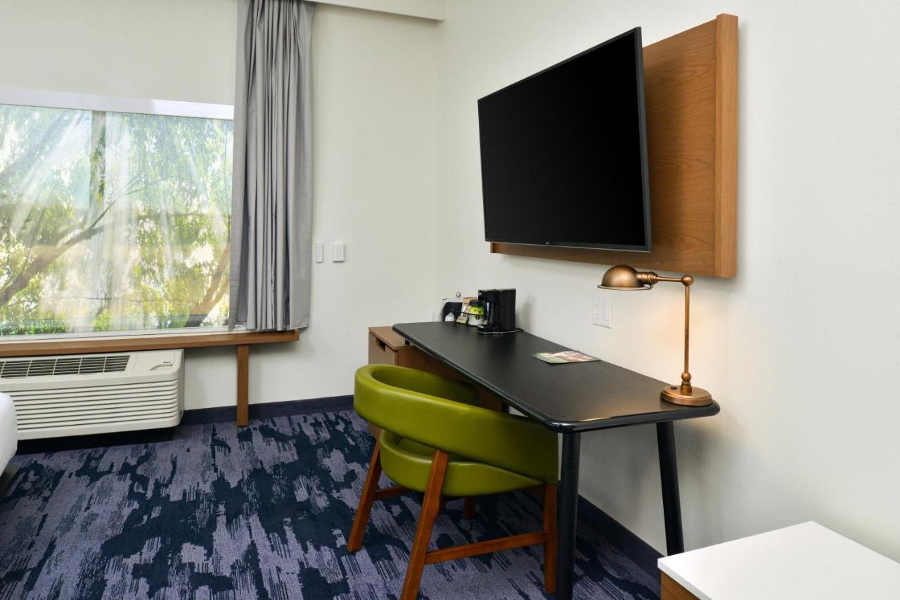 Fairfield Inn & Suites By Marriott Charlotte University Research Park Exterior foto